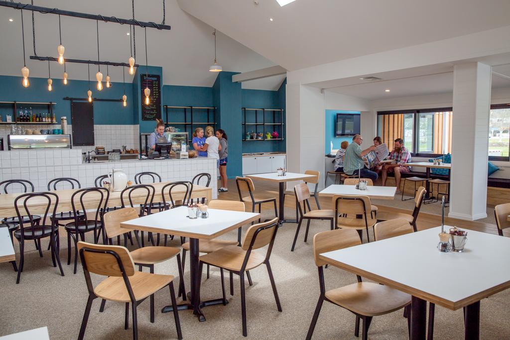 קרומוול The Harvest Hotel מראה חיצוני תמונה